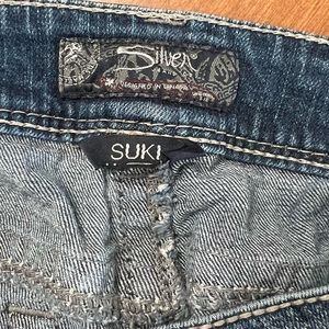 Silver Suki size 18 length 32